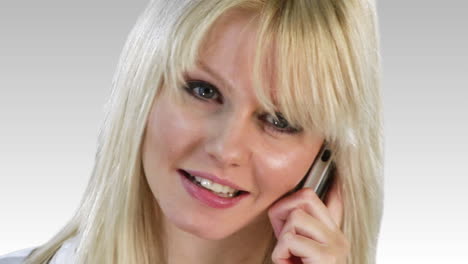 mujer atractiva que expresa positividad