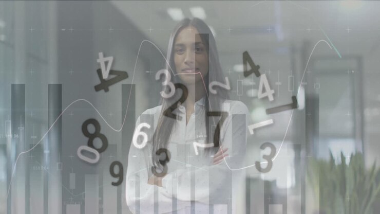 Animazione di elaborazione di dati finanziari con numeri su sfondo di donna d'affari birazziale che lavora in ufficio