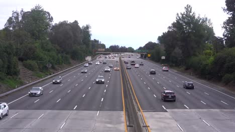 Traffic-moving-through-freeway-system