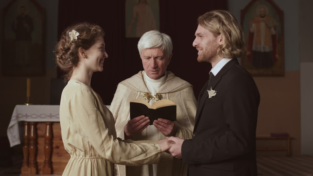 ceremonia de bodas en la iglesia
