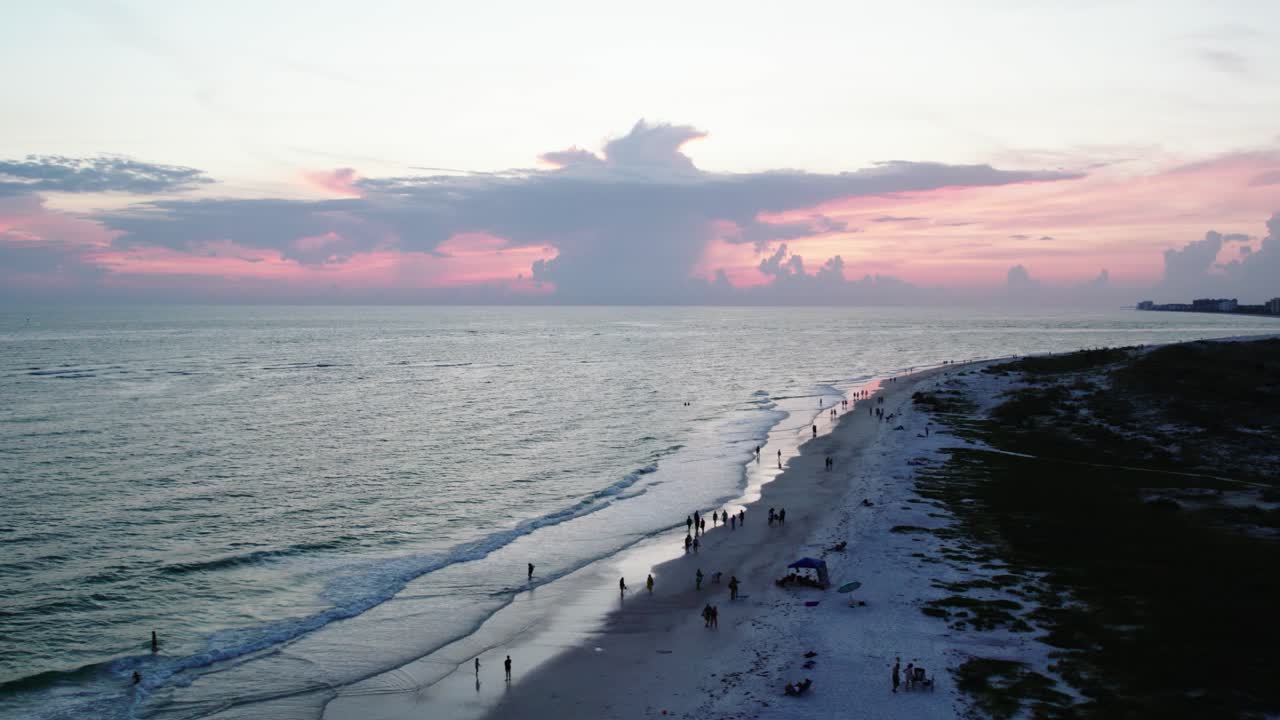 Beautiful Florida sunset in Sarasota. Orbiting shot of horizon. 60 fps