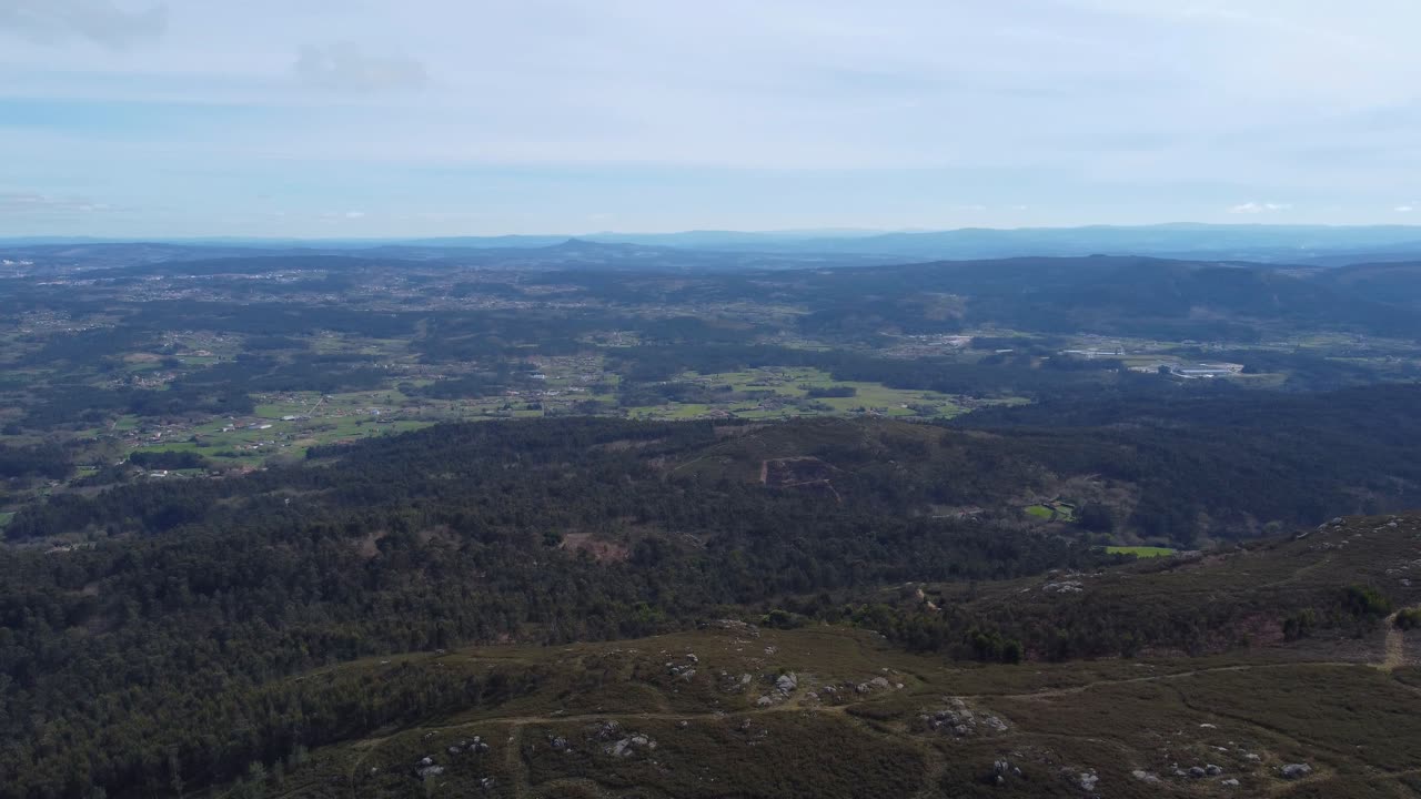 colinas y plantaciones