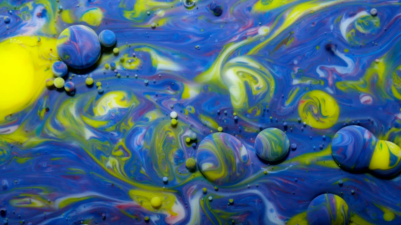 movimiento lento colores brillantes burbujas de aceite hermosa pintura color del universo moviéndose multicolor de cerca. pintura acrílica. fantástica superficie hipnótica. abstracto pintura de colores burbujas estructura de metamorfosis