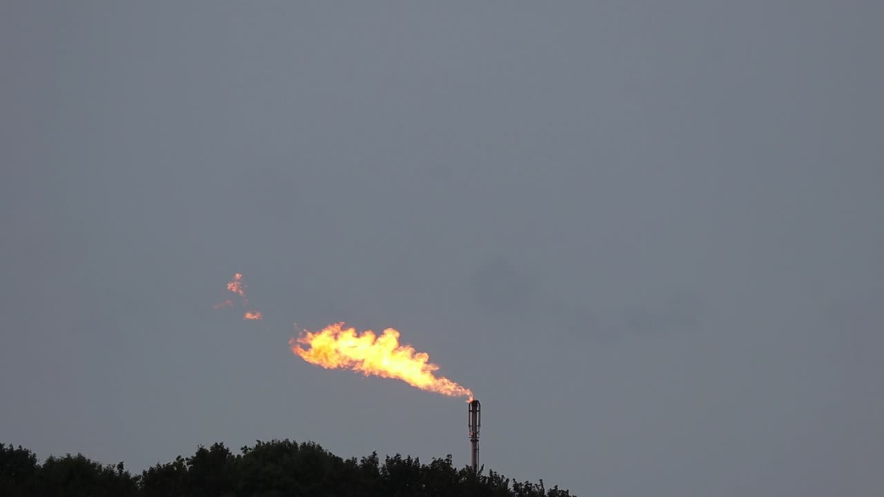 가스 위치는 압력을 방출하기 위해 flared입니다