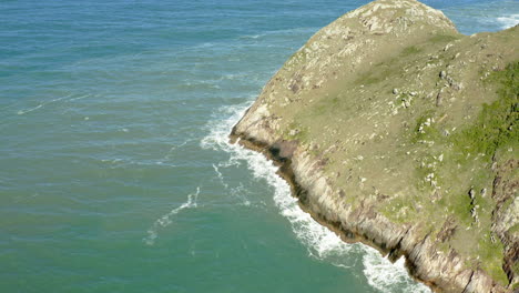 la costa de morro da coroa en la playa de lagoinha do leste, florianópolis, santa catarina, brasil