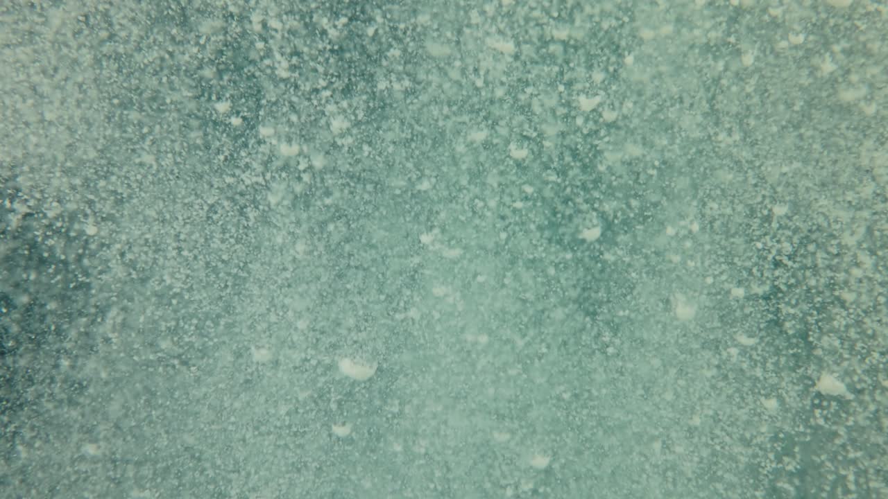 abstracto fondo bajo el agua. agua sucia de cerca.