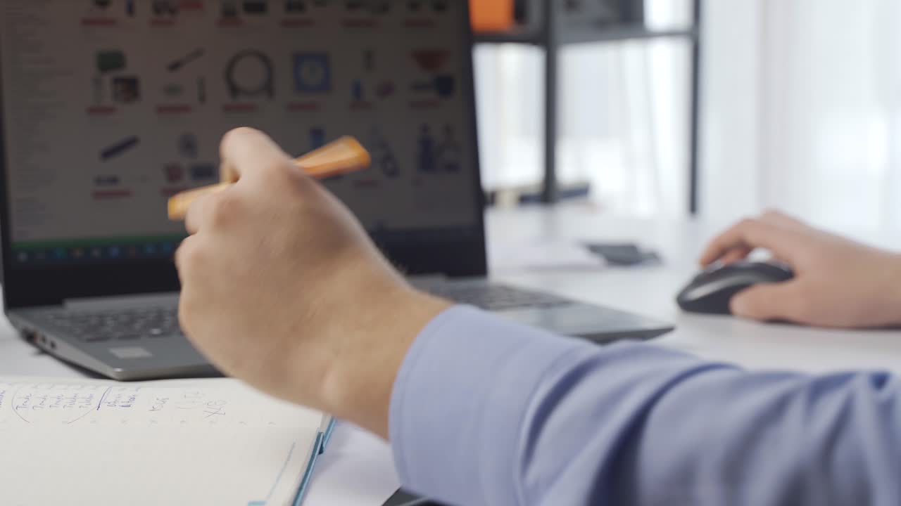 노트북에서 온라인 쇼핑, 클로즈업.