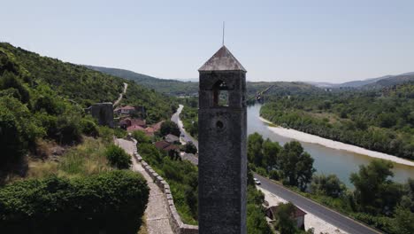 Počitelj-clock-tower-overlooking-Neretva-River,-Bosnia