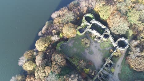 Réplica-Del-Depósito-Del-Castillo-Abandonado-De-Liverpool-Ruinas-En-Otoño-Rivington-Woodland-Nature-Landmark-Zoom-Aéreo-En-La-Vista