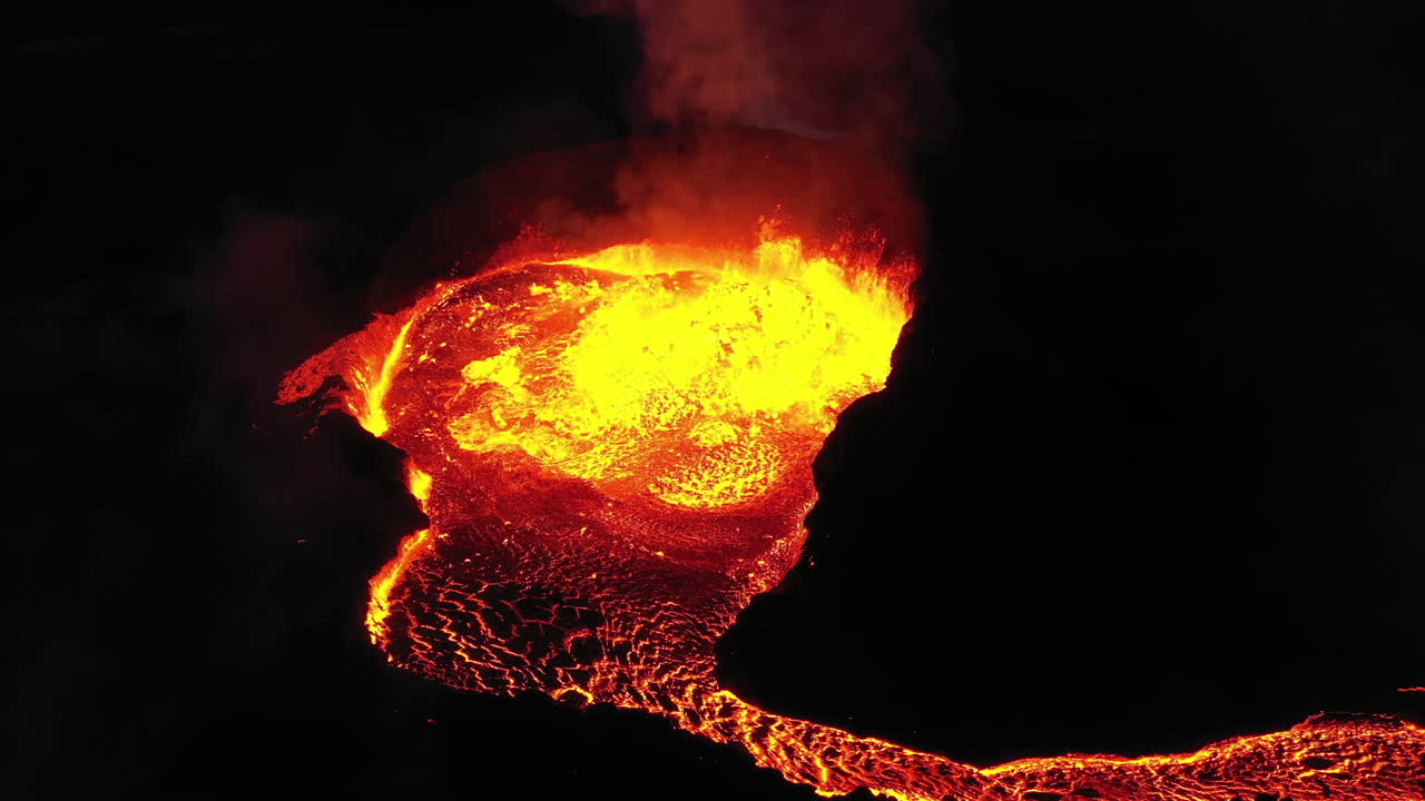 erupción volcánica activa