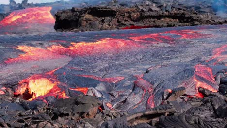 Geldingadalur-Eruption---Lava-River-Flowing-On-Land-During-An-Effusive-Eruption-Of-Fagradalsfjall-Volcano-At-Daytime-In-Reykjanes-Peninsula,-South-Iceland