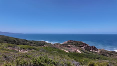 vista panorámica en torrey pines con una vista del océano pacífico en el sur de california cerca de la playa de blacks en del mar