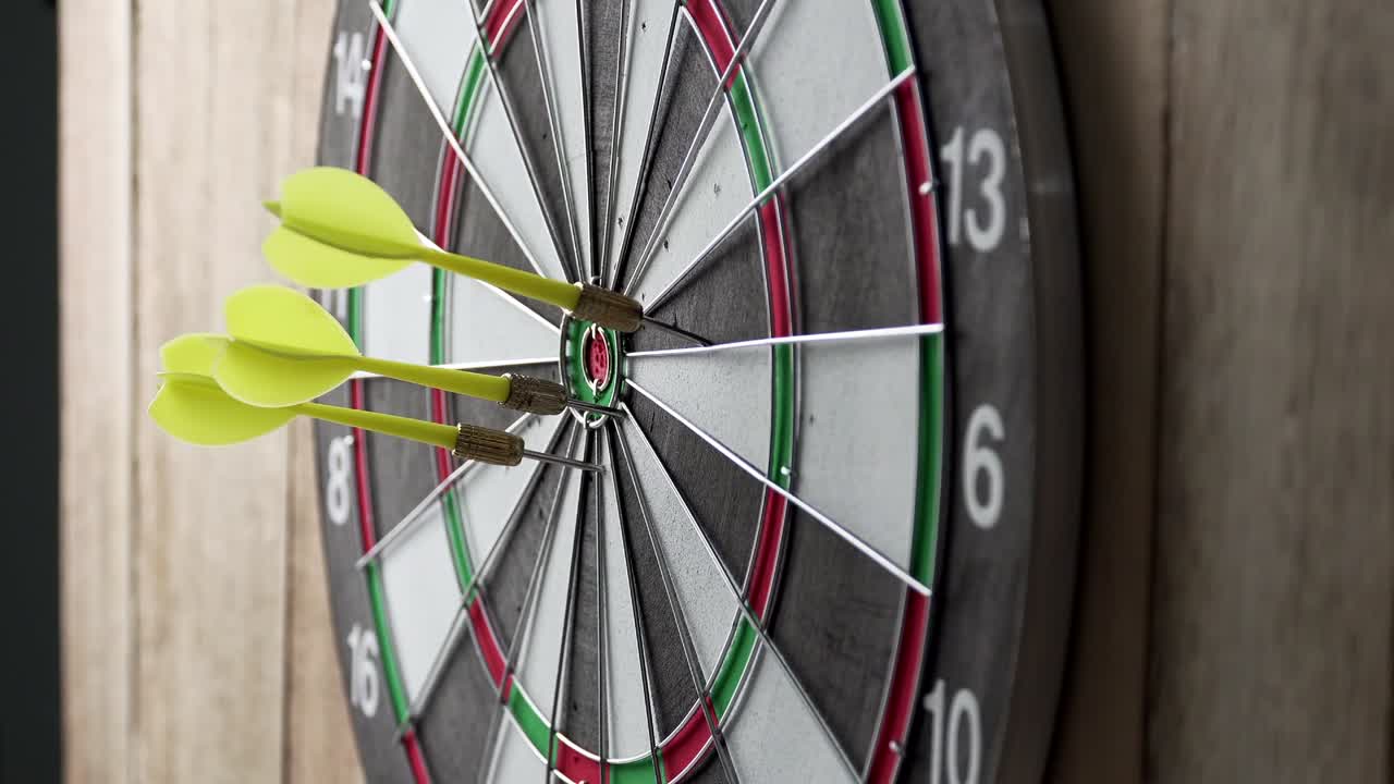 다트 게임: 타을 향해 다트를 던지는 게임