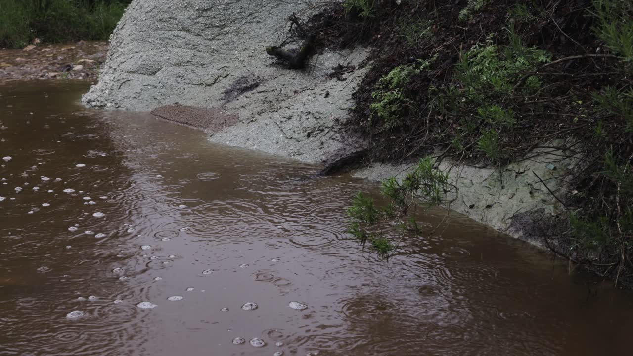 creek in vasquez rock natural area during california flooding in agua dulce SLO-MO