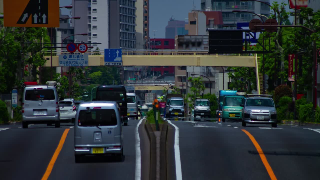 도쿄의 도시 거리에서 교통 체증의 타임 스 긴