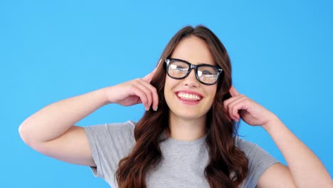 Beautiful-woman-in-spectacle-posing