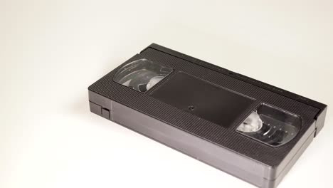 Casete-Vhs,-Negro-Sobre-Fondo-Blanco