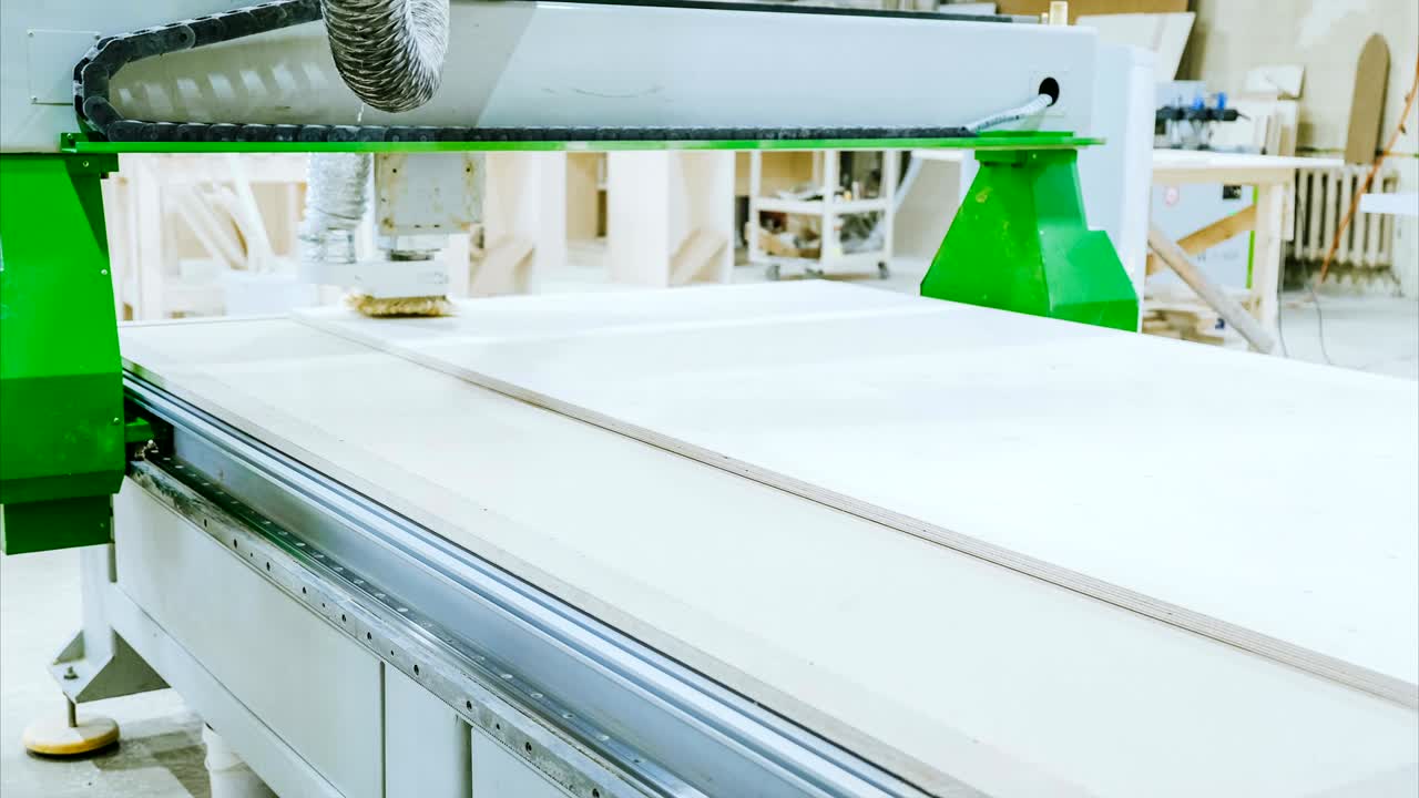 자동 나무 가공 기계는 나무 패널에 세부 사항을 잘라, 현대 나무 가공 머신 cnc, 타임 스