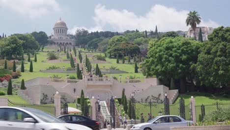 Niedriger-Winkel-Voller-Schuss-Von-Bahai-gärten-In-Haifa,-Israel