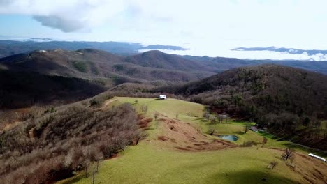 Mountaintop-Farm-near-Boone-NC,-Boone-North-Carolina,-Blowing-Rock-North-Carolina-in-the-Appalachian-Mountains,-Blue-Ridge-Mountains