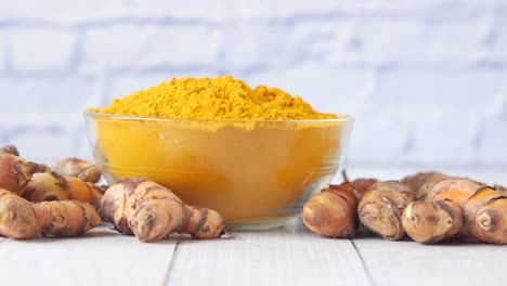 turmeric powder and roots