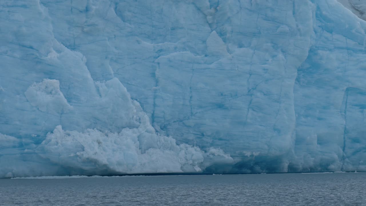 페리토 모레노 빙하 (perito moreno glacier) 는 세계에서 가장 유명한 빙하입니다.