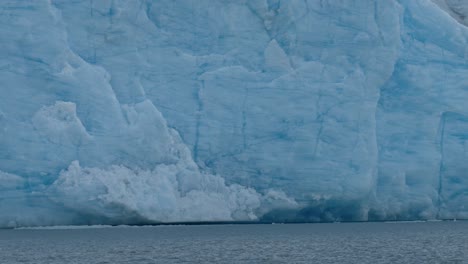 Imágenes-En-El-Glaciar-Perito-Moreno,-El-Glaciar-Más-Emblemático-Del-Mundo.