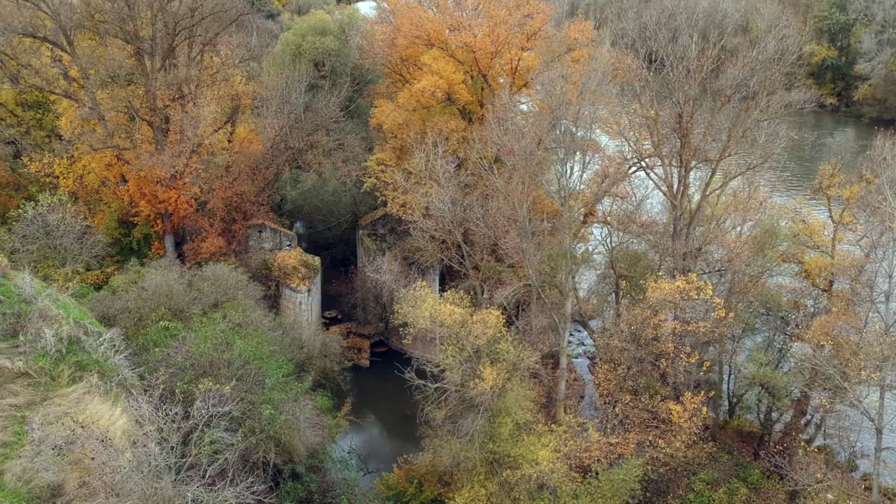 molino de agua viejo y abandonado
