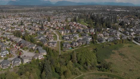 Drohne-4k-Footage-Cloverdale-Urban-Housing-Für-Bürger-Der-Mittelschicht-Zonierte-Stadtplanung-Mit-Frischer,-Schadstofffreier-Luft