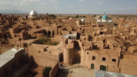 wspaniały starożytny projekt architektury w historycznym mieście aqda w yazd w iranie miasto w zamku domy adobe cegła struktura gliny budynek podróż do historii i zamarznięte ruiny cywilizacji iran