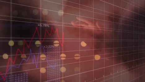 Animación-Del-Procesamiento-De-Datos-Financieros-Sobre-Una-Persona-Que-Usa-Un-Teléfono-Inteligente