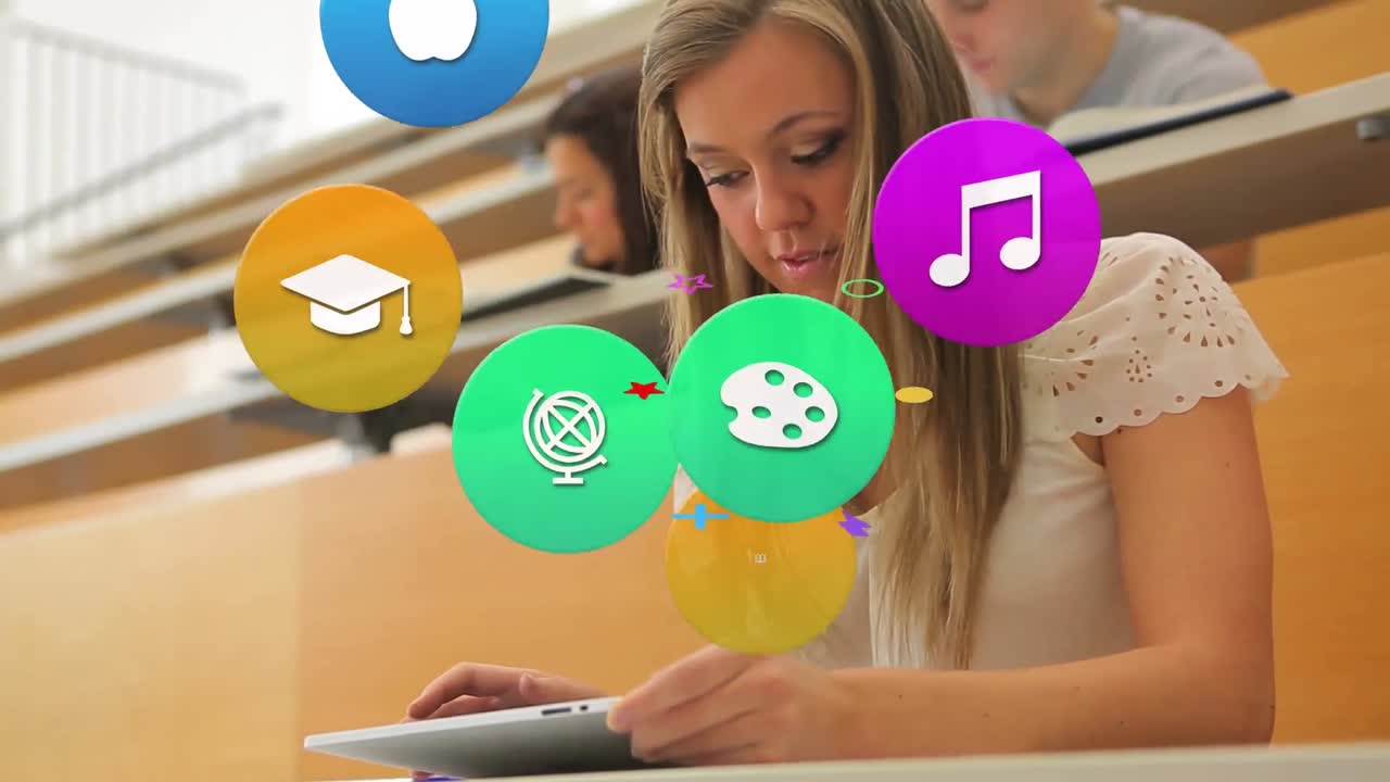 animación de iconos coloridos sobre una estudiante caucásica usando una tableta