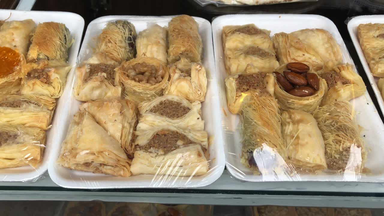 postre árabe en exhibición dulces árabes