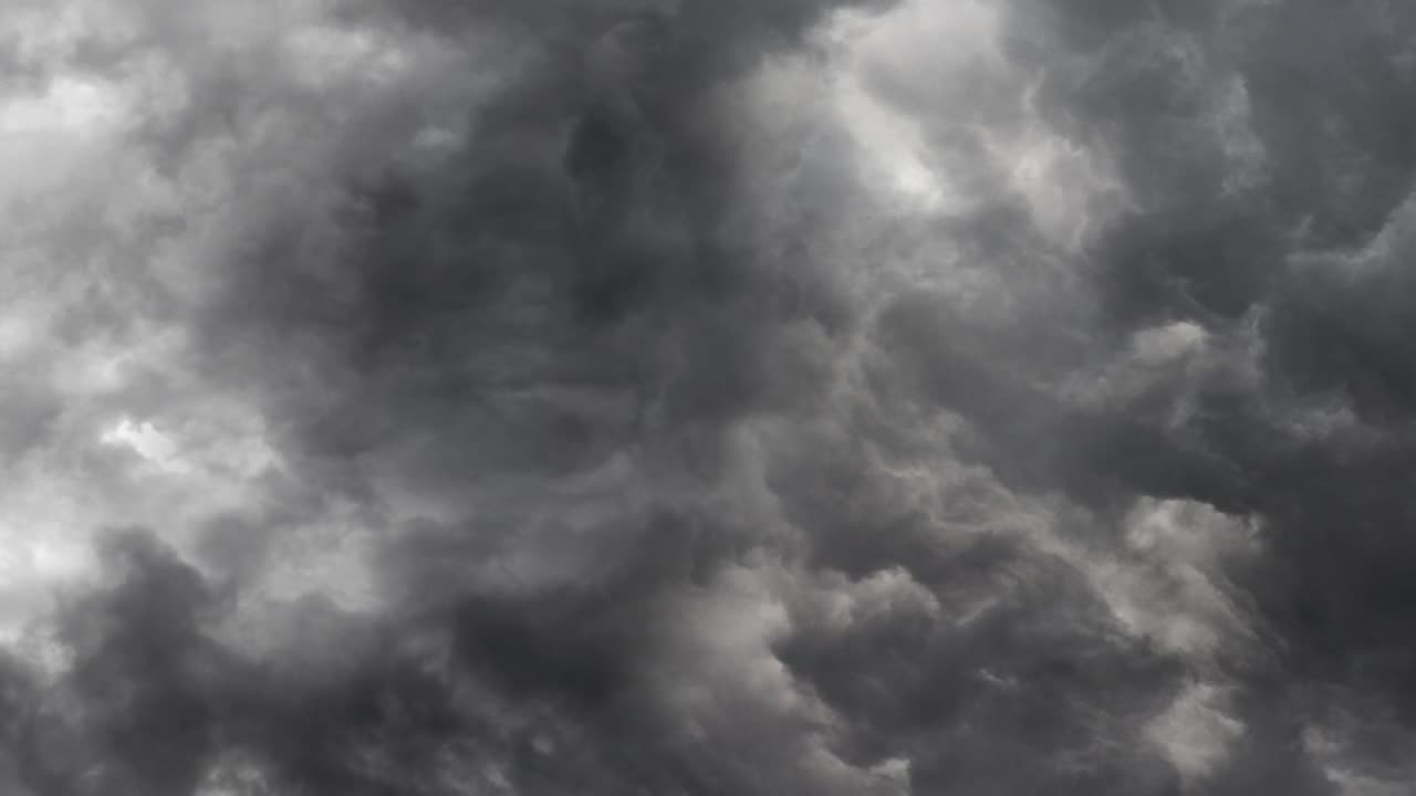 Stormy Skies, Exploring the Power and Beauty of Thunderstorms and Dark Clouds