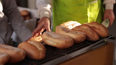 Das-Kochen-Von-Gegrillten-Baguettebrötchen-Nach-Vietnamesischer-Art