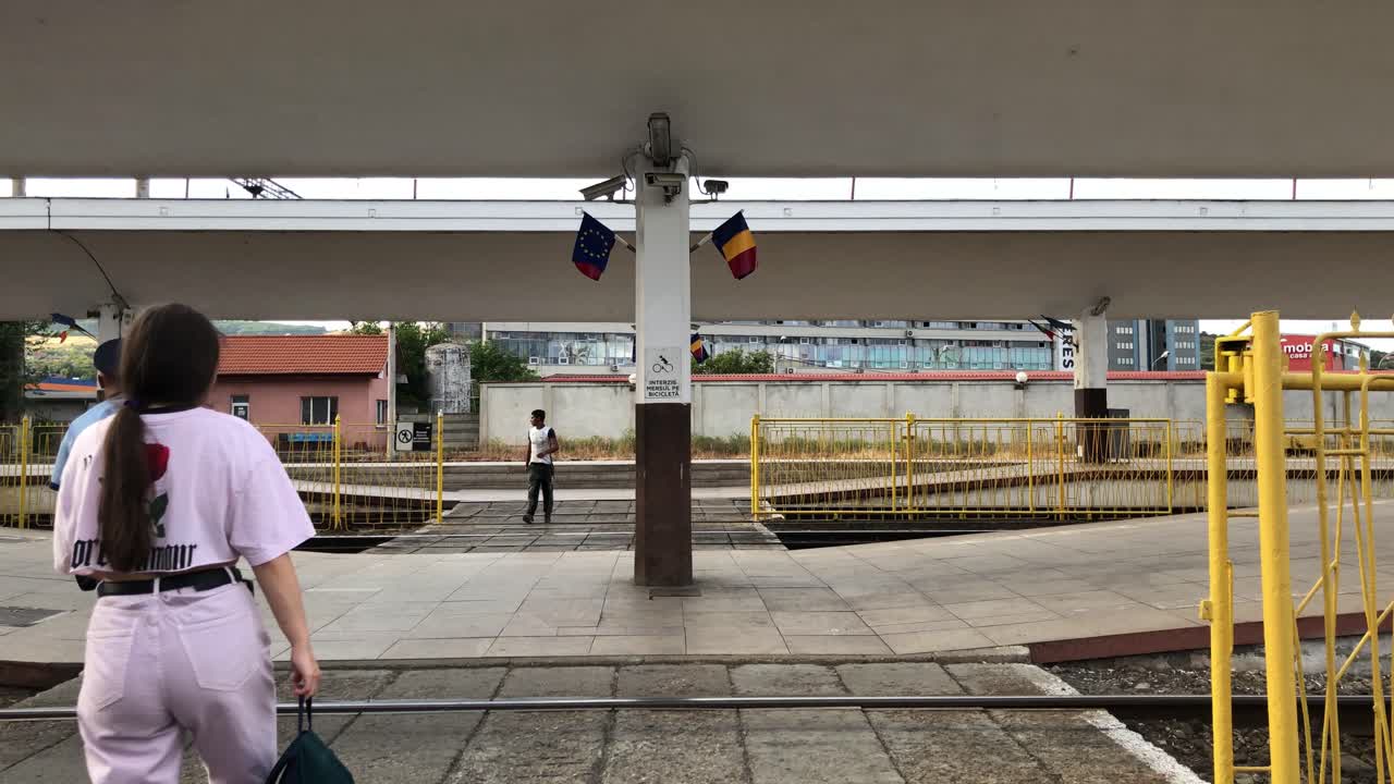 기차역과 이동하는 열차