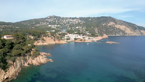 descubre la prístina costa de la costa brava: vistas aéreas de cala aiguablava, sa riera y una playa turquesa