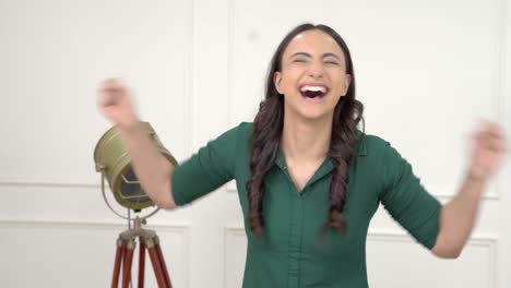 Indian-woman-cheering-her-kids