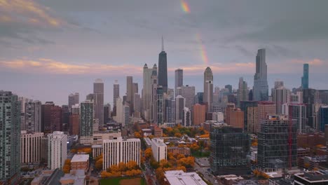 Horizonte-De-Chicago-Con-Una-Vista-Aérea-Del-Arco-Iris