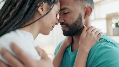 frente, casa y pareja con amor