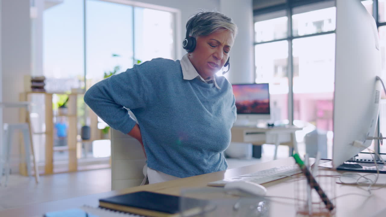 여성, 콜 센터 및 사무실에서 척추 통증