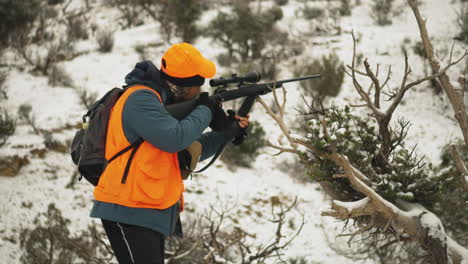 Culpa-Disparando-Un-Rifle-Para-Cazar-Venados-En-Us-Colorado