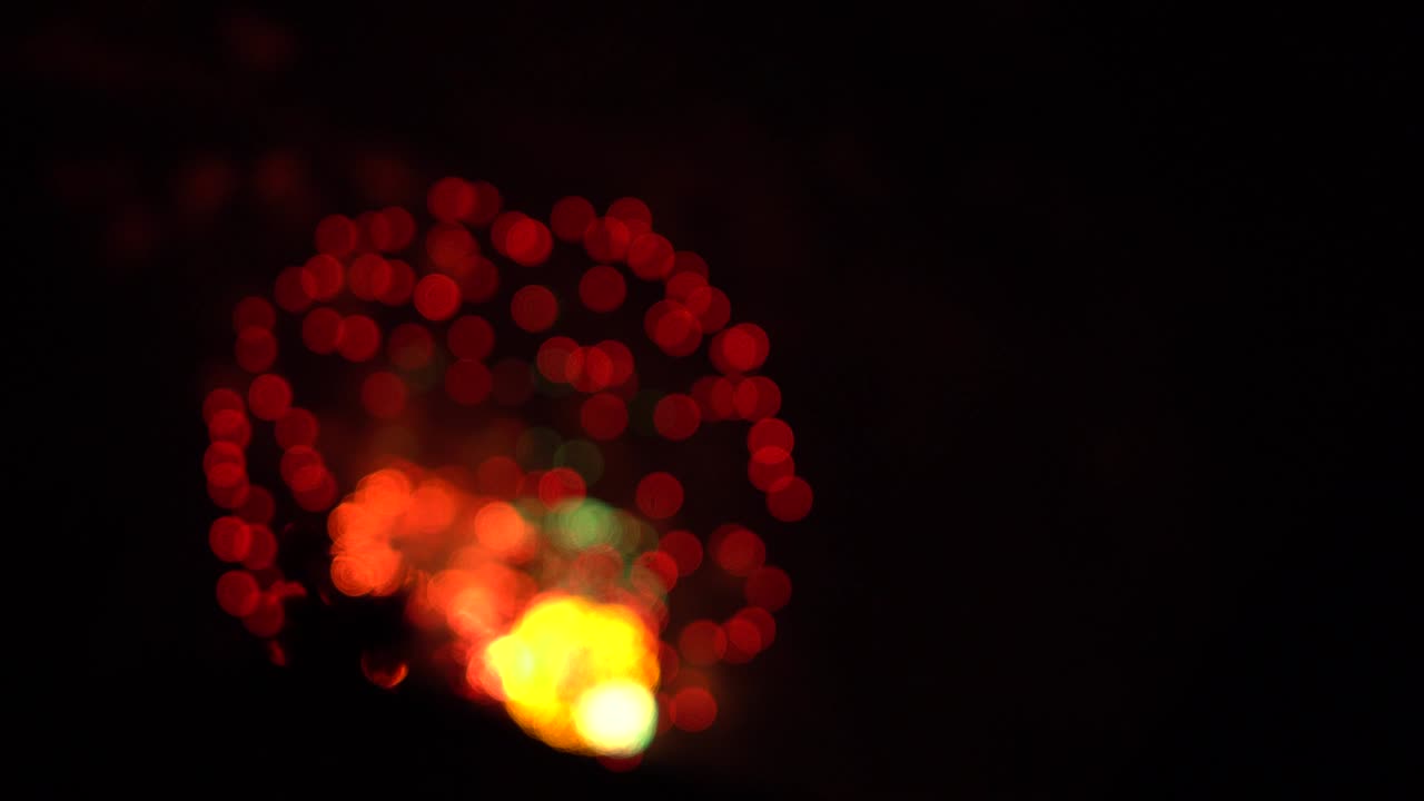 fondo de fuegos artificiales con bokeh y efecto óptico. círculo rojo y verde