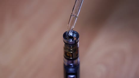 refiling the vape pen with e liquid