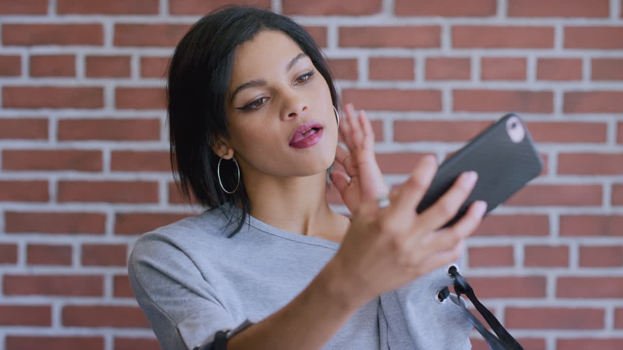 mujer tomando una selfie