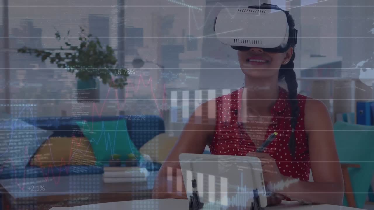 animación del procesamiento de datos sobre una mujer de negocios caucásica