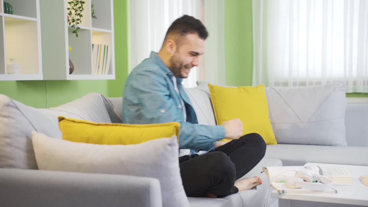 복음을 받아들이는 사람은 기 ⁇ 하고 즐거워합니다.