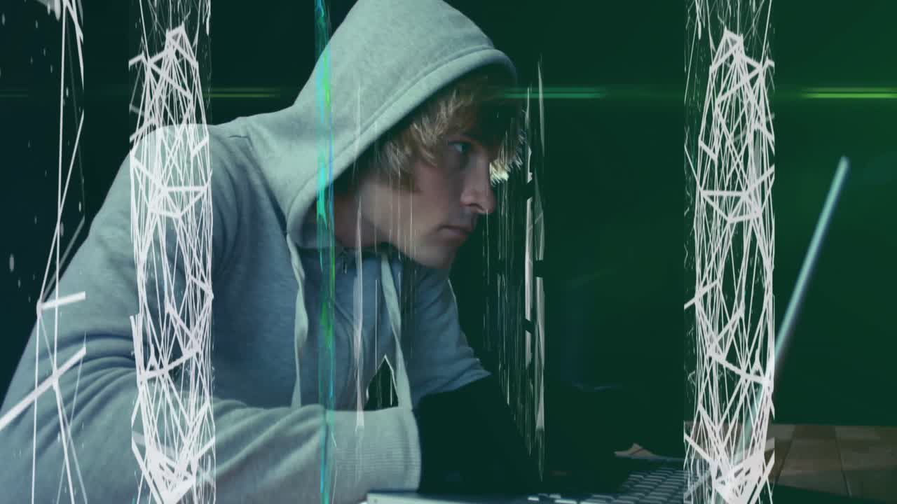 formas flotando y girando sobre un hacker masculino caucásico con capucha y guantes, usando una computadora portátil