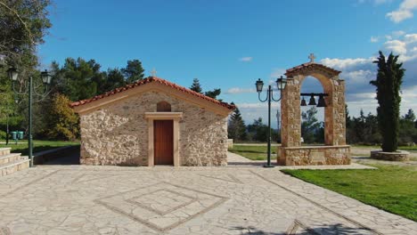 Griechisch-orthodoxe-Kirche-Der-Heiligen-Dreifaltigkeit-In-Ippokrateios-Politeia