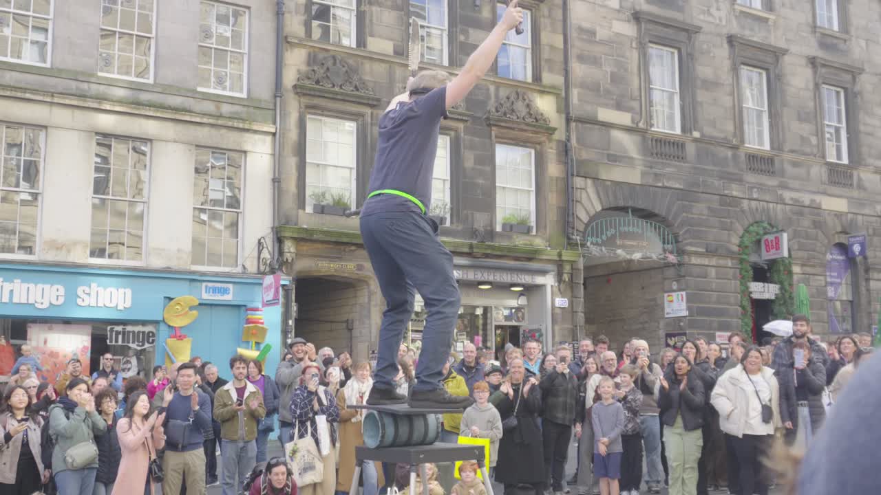 Famous Royal Mile city location, street talented performer